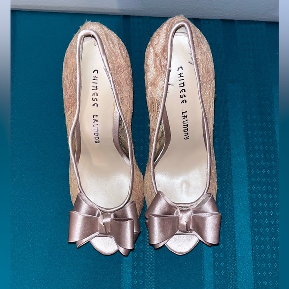 Chinese Laundry lace heels with bow size 8.5 - Picture 3 of 6